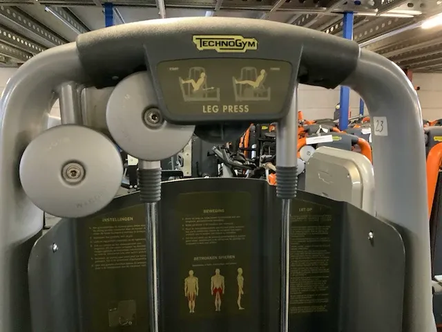 Technogym selectionline legpress krachtstation - afbeelding 5 van  6
