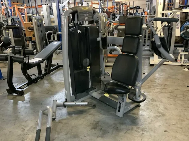 Technogym selectionline pectoral krachtstation - afbeelding 1 van  7