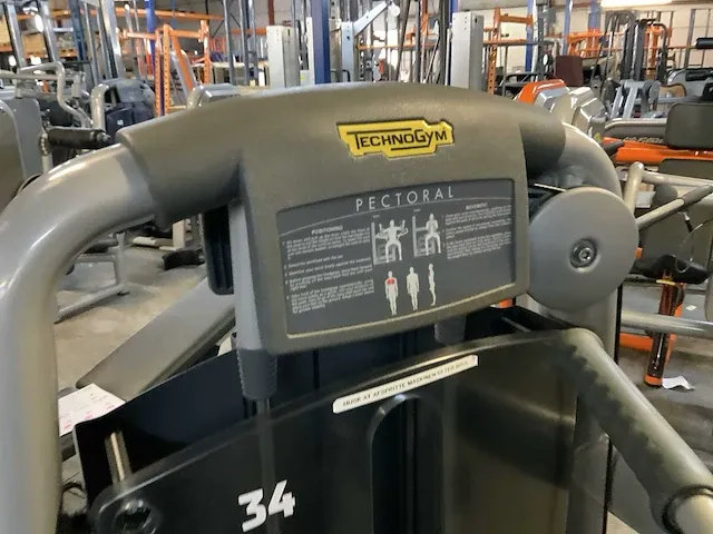 Technogym selectionline pectoral krachtstation - afbeelding 2 van  7