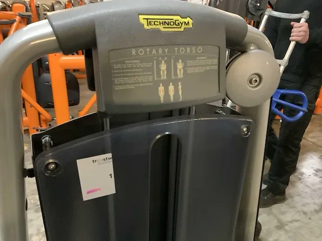 Technogym selectionline rotary torso krachtstation - afbeelding 5 van  6