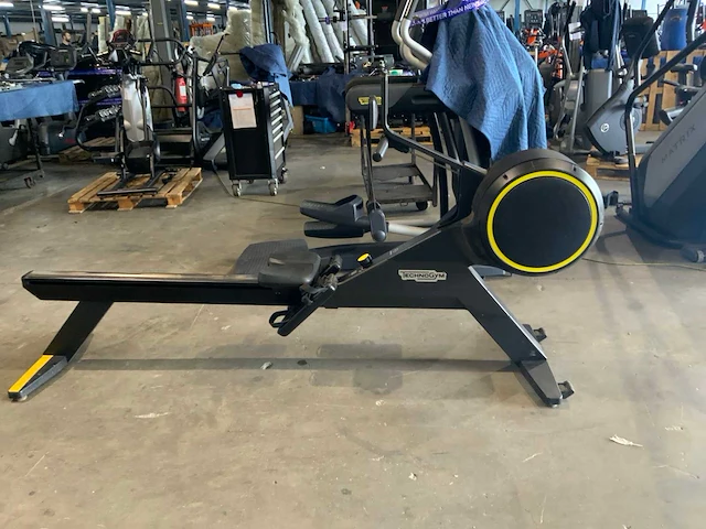 Technogym skill row rower roeitrainer - afbeelding 1 van  7
