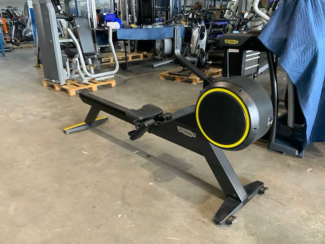 Technogym skill row rower roeitrainer - afbeelding 2 van  7