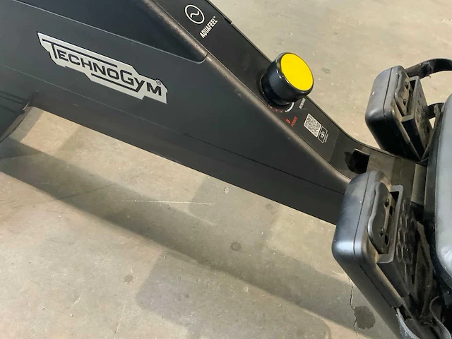 Technogym skill row rower roeitrainer - afbeelding 6 van  7