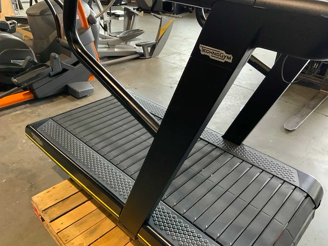 Technogym skill run 500 loopband - afbeelding 8 van  10