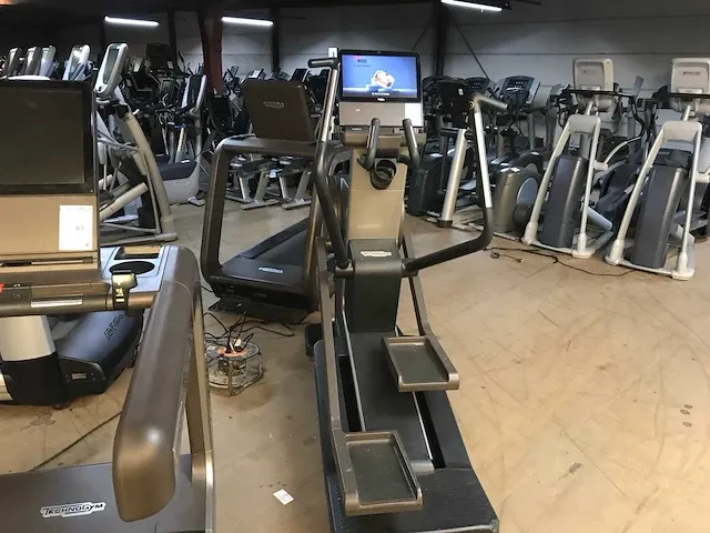 Technogym synchro artis unity crosstrainer crosstrainer - afbeelding 2 van  9