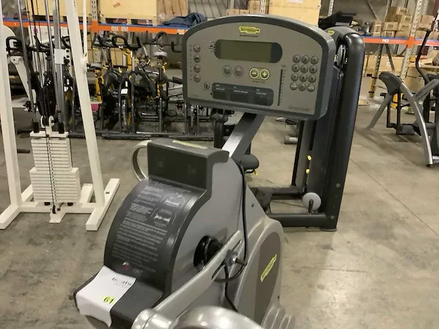 Technogym top 600 upperbody trainer crosstrainer - afbeelding 2 van  3