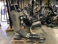 Technogym top excite 70- led crosstrainer - afbeelding 1 van  6