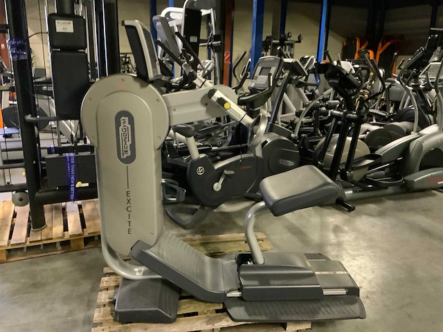 Technogym top excite 70- led crosstrainer - afbeelding 2 van  6