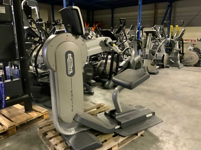 Technogym top excite 70- led crosstrainer - afbeelding 3 van  6