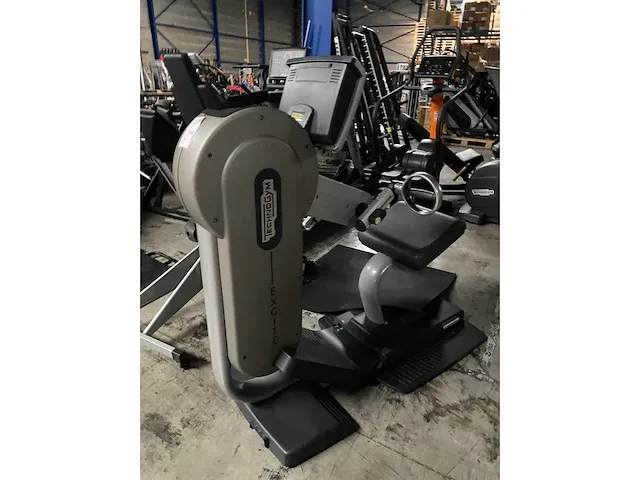 Technogym top excite 700 crosstrainer - afbeelding 1 van  4