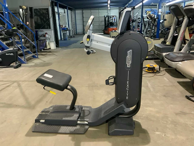 Technogym top excite 700 led crosstrainer - afbeelding 1 van  6
