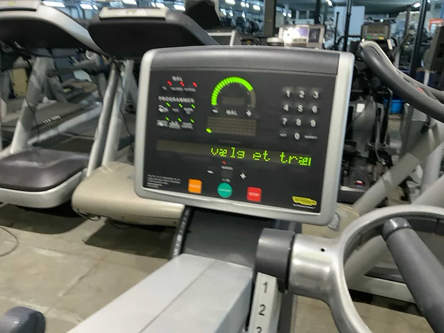 Technogym top excite 700 led crosstrainer - afbeelding 4 van  6