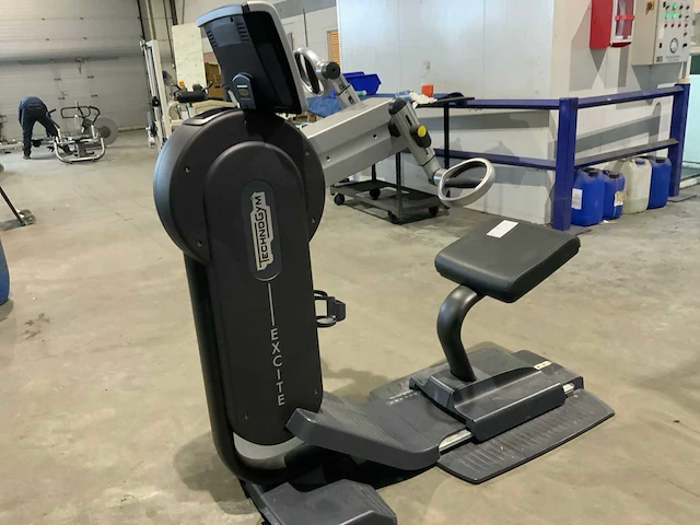 Technogym top excite 700 led crosstrainer - afbeelding 6 van  6