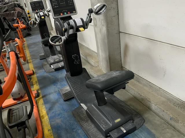 Technogym top excite 700 led crosstrainer - afbeelding 2 van  5