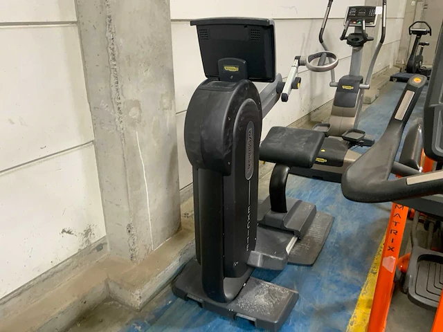 Technogym top excite 700 led crosstrainer - afbeelding 5 van  5