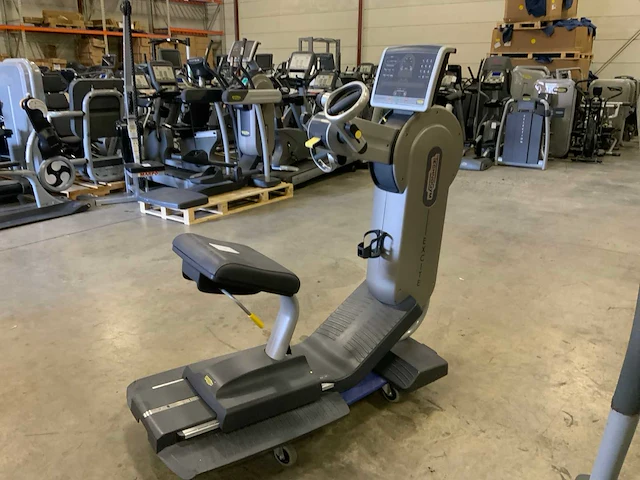 Technogym top excite 700 led crosstrainer - afbeelding 1 van  6