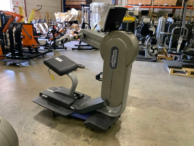 Technogym top excite 700 led crosstrainer - afbeelding 6 van  6