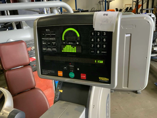 Technogym top excite 700 led crosstrainer - afbeelding 3 van  4