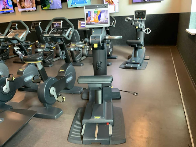 Technogym top excite unity crosstrainer - afbeelding 1 van  6