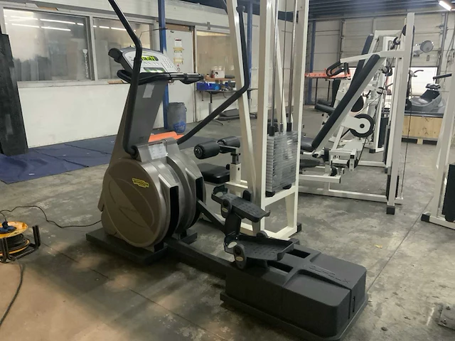 Technogym xt pro glidex crosstrainer - afbeelding 2 van  6