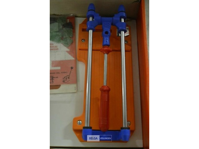 Tegelsnijder - afbeelding 2 van  3