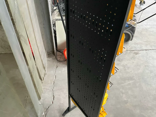 Tekmee display met diverse telefoon accessoires (81x) - afbeelding 2 van  10