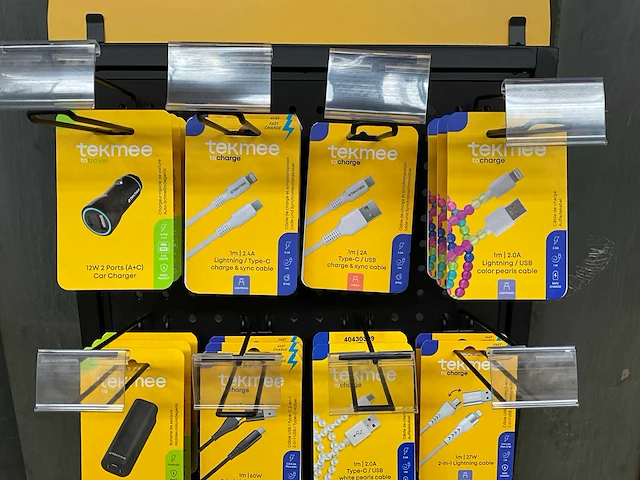 Tekmee display met diverse telefoon accessoires (81x) - afbeelding 4 van  10