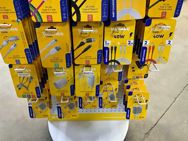 Tekmee draaiende display met diverse mobiele telefoon accessoires (358x) - afbeelding 14 van  16