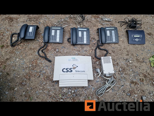 Telefooncentrale + telefoons - afbeelding 1 van  8