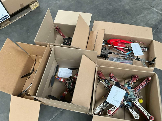 Telegeleide rc- helikopters (5x) en drones (9x) - afbeelding 6 van  26