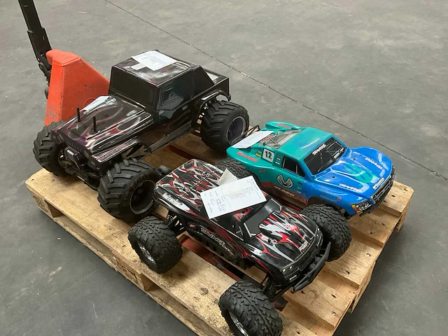 Telegeleide rc-auto (x3) - afbeelding 1 van  7