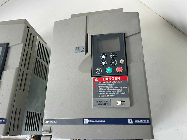Telemecanique altivar 58 frequentieregelaar (2x) - afbeelding 2 van  5