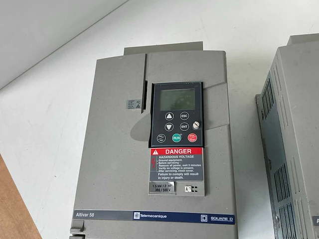 Telemecanique altivar 58 frequentieregelaar (2x) - afbeelding 3 van  5