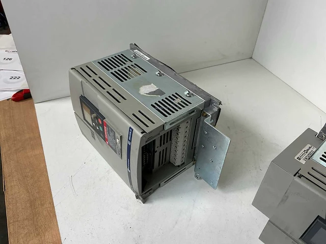 Telemecanique altivar 58 frequentieregelaar (2x) - afbeelding 7 van  7