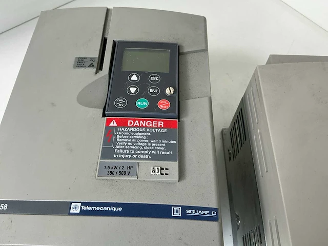 Telemecanique altivar 58 frequentieregelaar (2x) - afbeelding 3 van  6