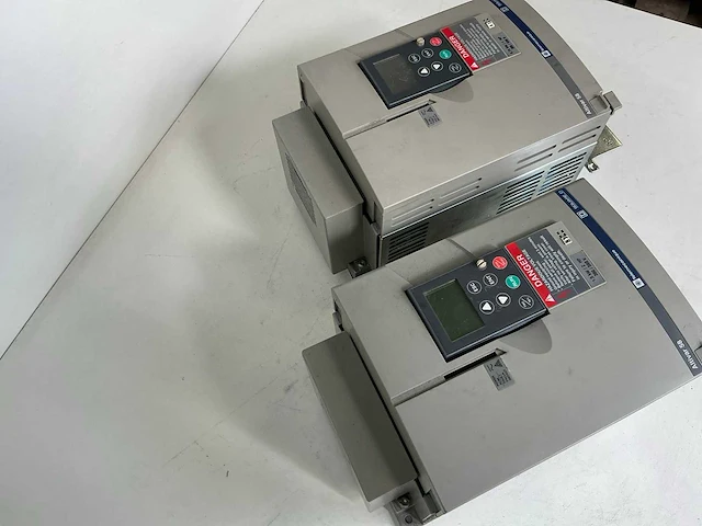 Telemecanique altivar 58 frequentieregelaar (2x) - afbeelding 4 van  6