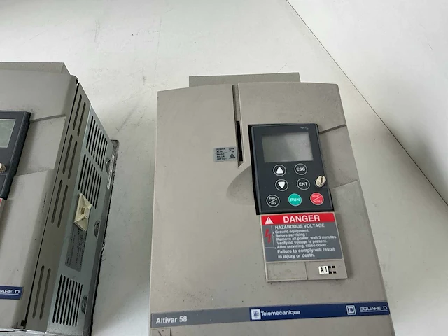 Telemecanique altivar 58 frequentieregelaar (2x) - afbeelding 3 van  5