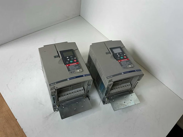 Telemecanique altivar 58 frequentieregelaar (2x) - afbeelding 1 van  5