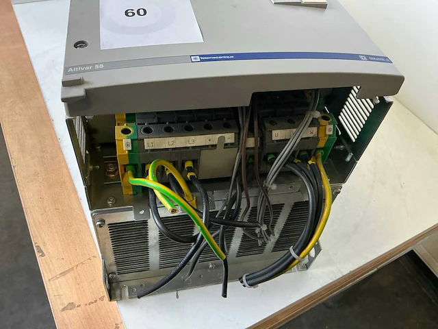 Telemecanique altivar58 atv58hd46n4 frequentieregelaar - afbeelding 4 van  7