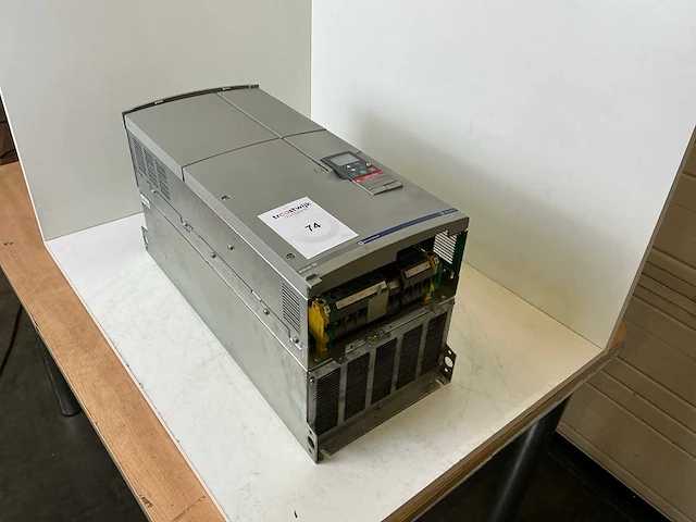 Telemecanique altivar58 atv58hd46n4 frequentieregelaar - afbeelding 2 van  8