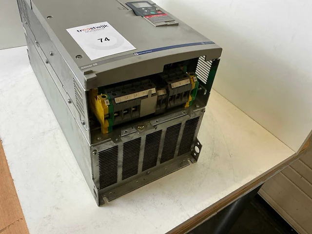 Telemecanique altivar58 atv58hd46n4 frequentieregelaar - afbeelding 3 van  8