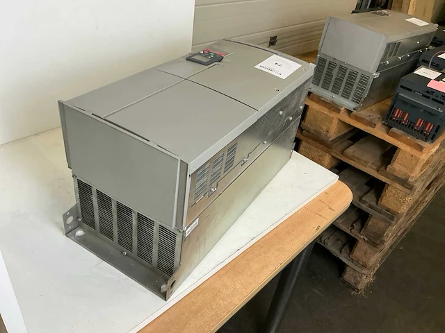 Telemecanique altivar58 atv58hd46n4 frequentieregelaar - afbeelding 6 van  8