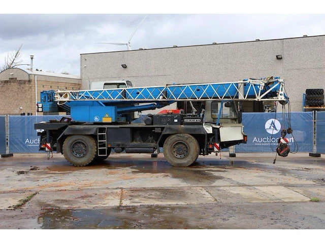 Telescoopkraan liebherr ltm1025 diesel 25t 26m 1990 - afbeelding 1 van  1