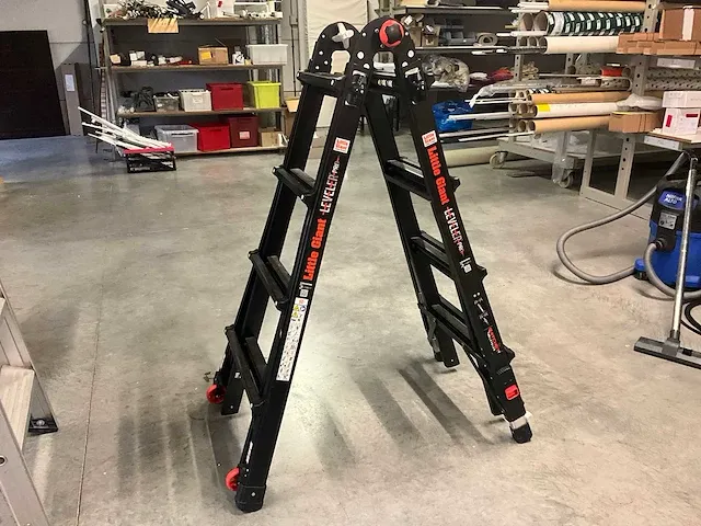 Telescopische plooiladder little giant leveler pro, 2x 4-8 sporten - afbeelding 1 van  5