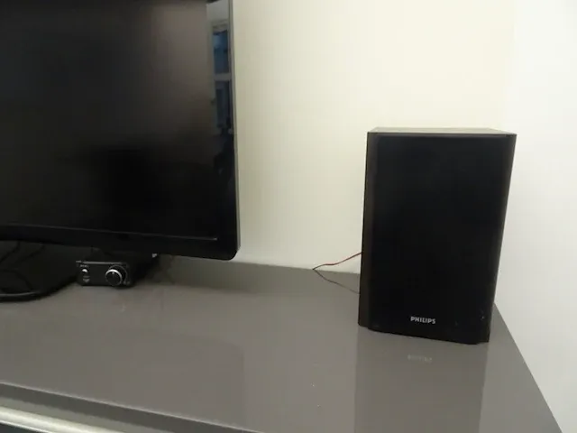 Televisie philips + consolemeubel - afbeelding 3 van  3