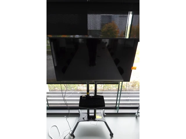 Televisiescherm sony op verrijdbaar statief - afbeelding 1 van  6