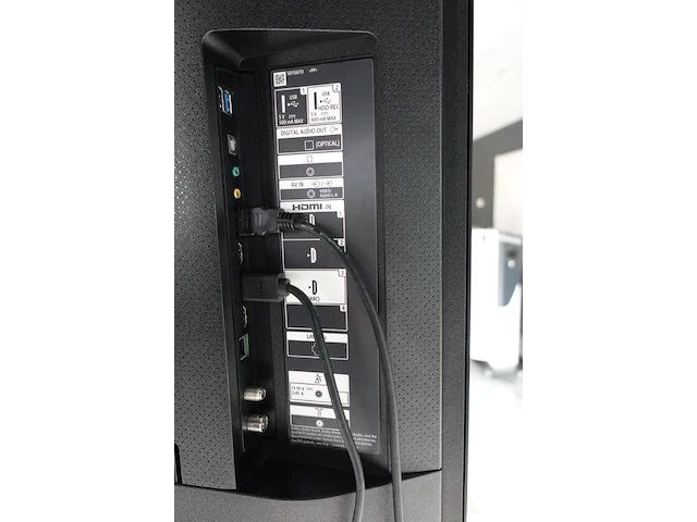 Televisiescherm sony op verrijdbaar statief - afbeelding 5 van  6