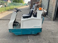 Tennant 6100 zelfrijdende veegmachine - afbeelding 2 van  9