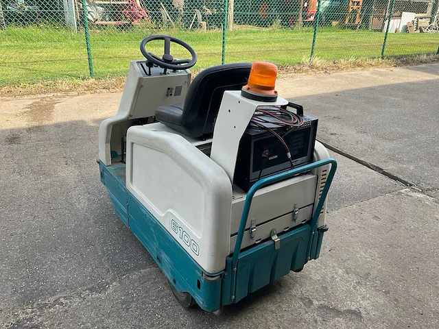 Tennant 6100 zelfrijdende veegmachine - afbeelding 3 van  9