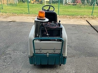 Tennant 6100 zelfrijdende veegmachine - afbeelding 4 van  9